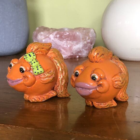 VTG Vicki Thomas Gourd Fish Set 2 Signed 1999 Figurine Quirky Whimsical Folk Art - Picture 2 of 14